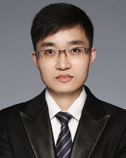 小乔咬铁球翻白眼：一个网络梗的走红与符号化解读