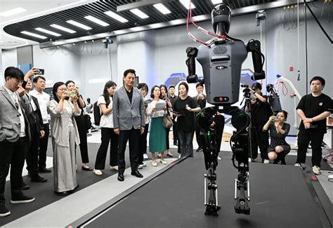 从方向盘到厨房,「车上人妻」如何利用通勤时间连接双重身份
