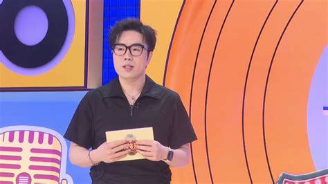 车厢里的独处时光:现代妻子们在路上的自我修复与角色转换