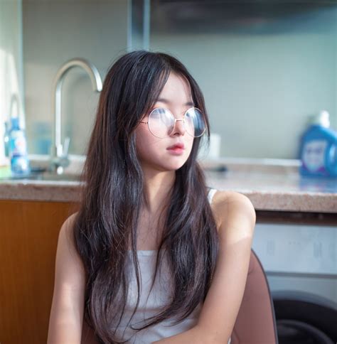 揭秘「车上人妻」的车内世界:不仅是交通工具,更是情绪缓冲带