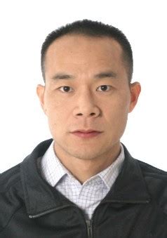 车厢里的独处时光:现代妻子们在路上的自我修复与角色转换