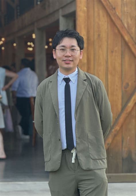 从警示到风尚：“又黄”色彩的当代应用与文化解读