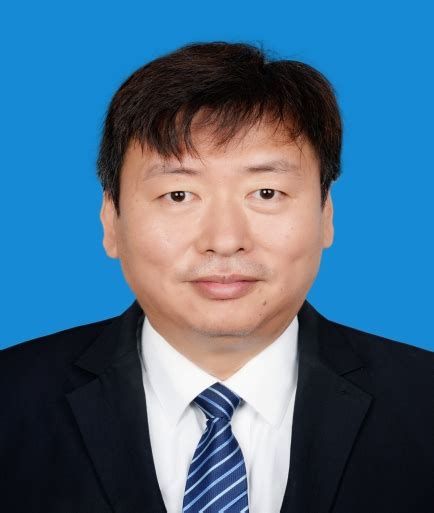 多种桃子品种对比图:水蜜桃、油桃、蟠桃、黄桃 多种桃子品种对比图:水蜜桃、油桃、蟠桃、黄桃