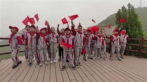 解码一个名字:那些藏在“婷婷五月丁香五月”里的诗意与想象