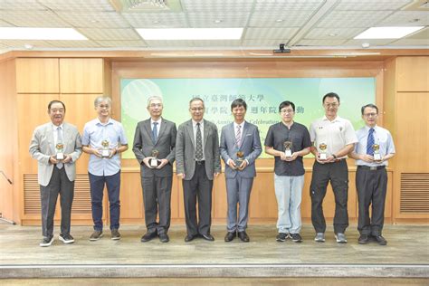 行情网站数据表格页面,右上角高亮显示“导出数据”按钮 行情网站数据表格页面,右上角高亮显示“导出数据”按钮